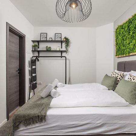 Apartments & Rooms One World Rijeka Buitenkant foto