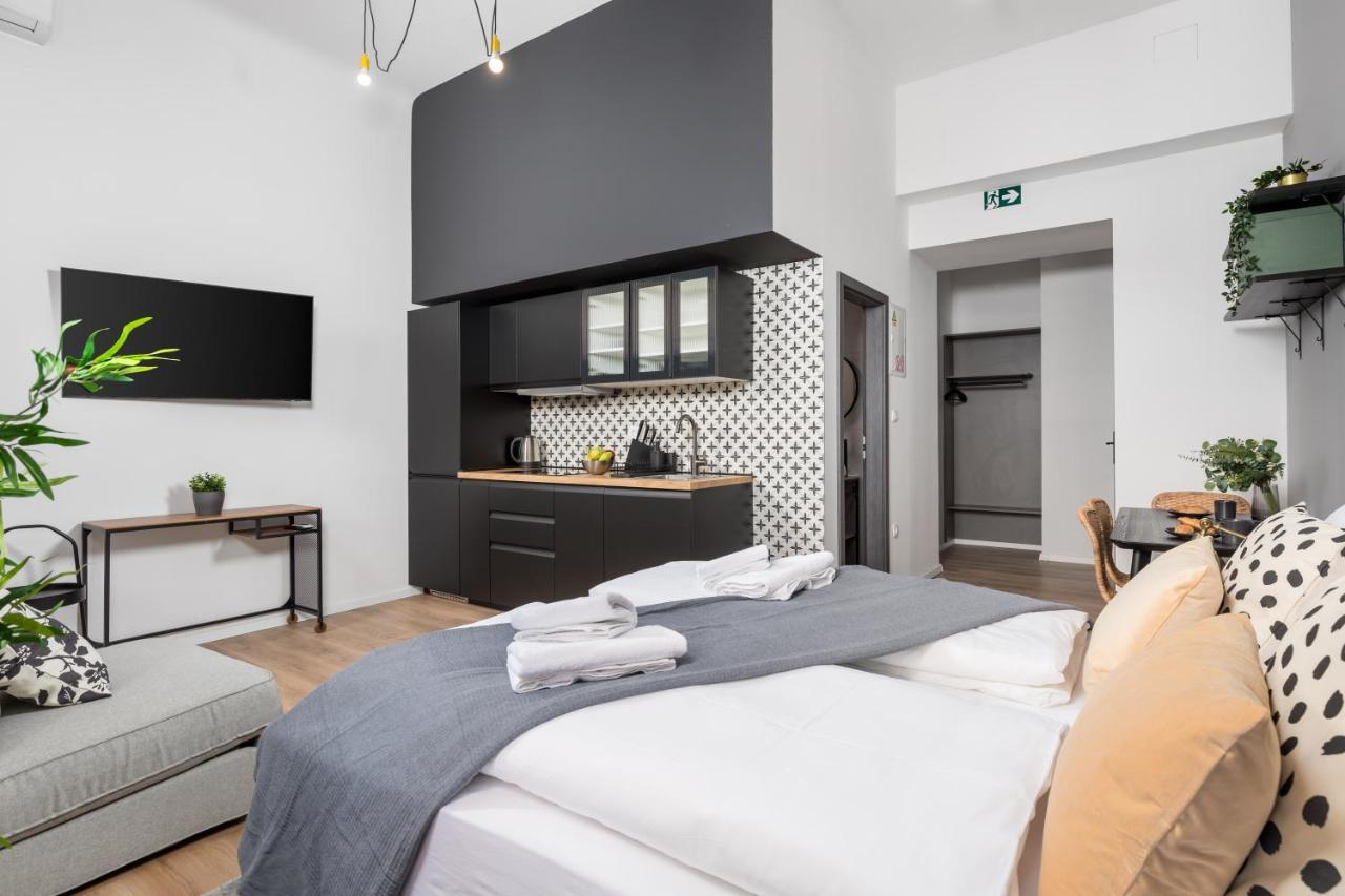Apartments & Rooms One World Rijeka Buitenkant foto