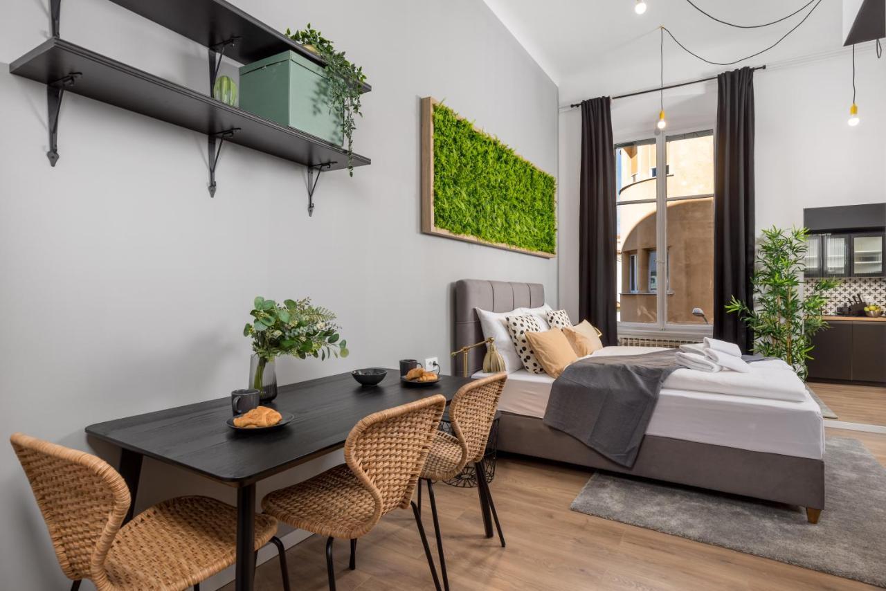 Apartments & Rooms One World Rijeka Buitenkant foto