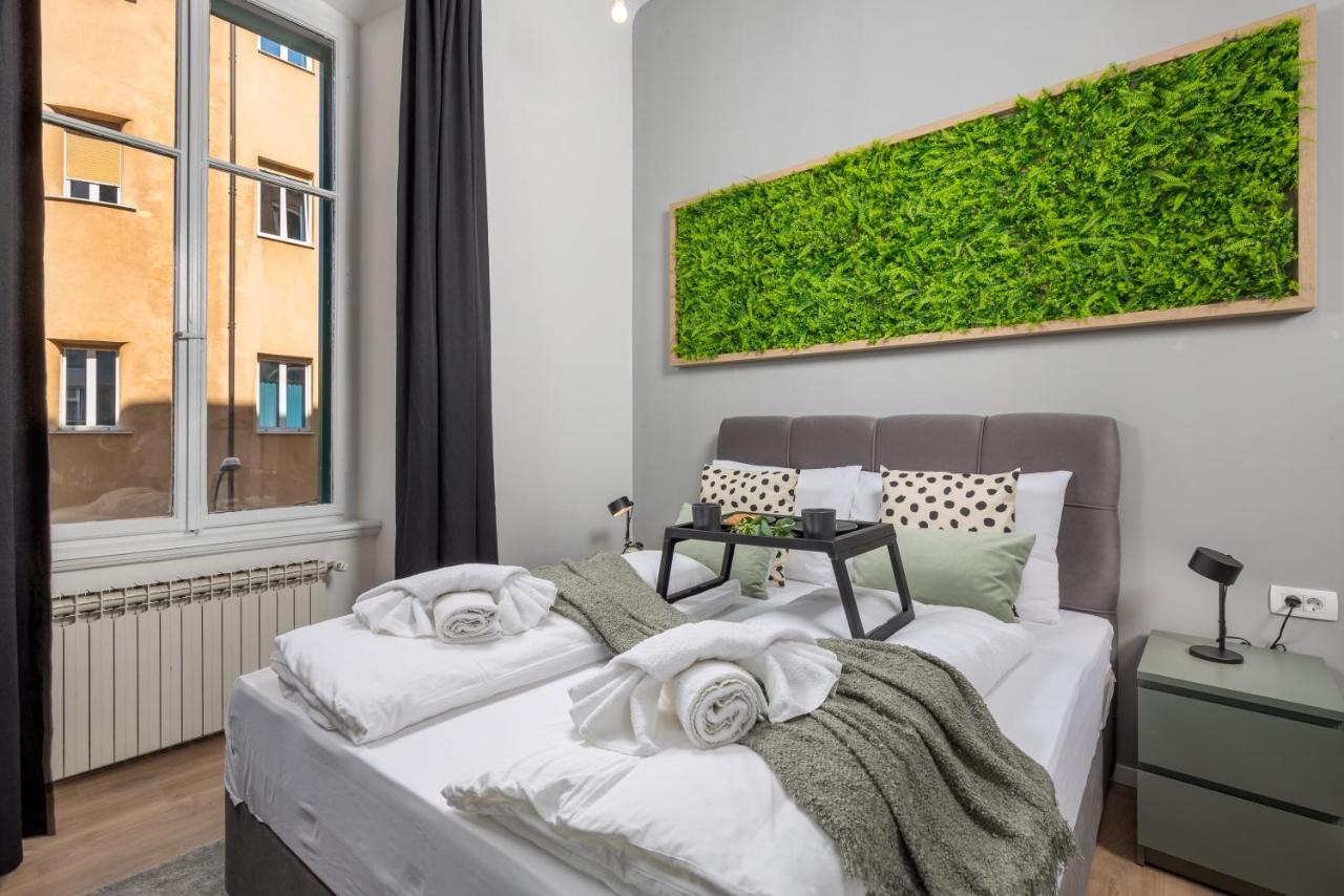Apartments & Rooms One World Rijeka Buitenkant foto