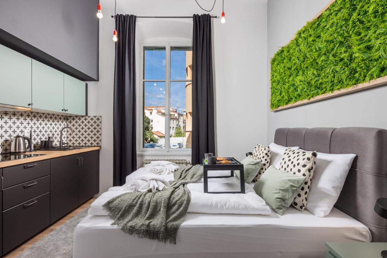 Apartments & Rooms One World Rijeka Buitenkant foto