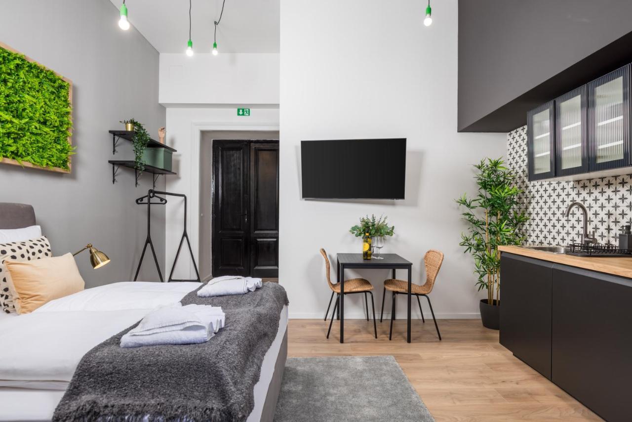 Apartments & Rooms One World Rijeka Buitenkant foto