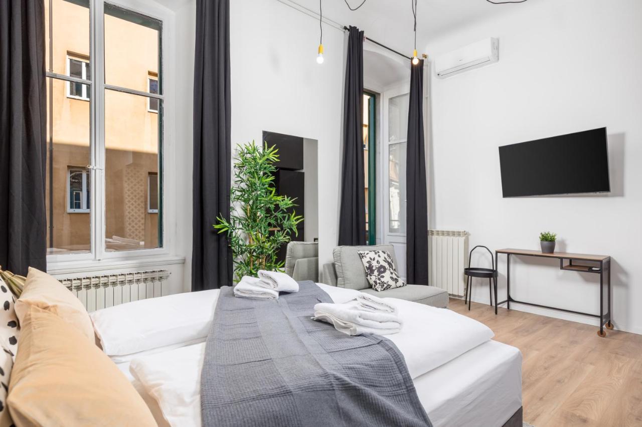 Apartments & Rooms One World Rijeka Buitenkant foto