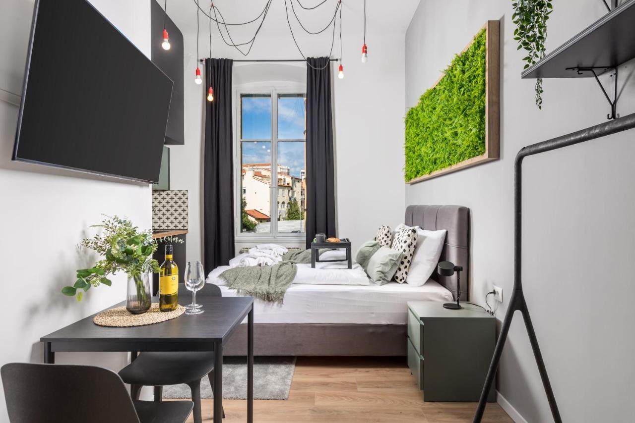 Apartments & Rooms One World Rijeka Buitenkant foto