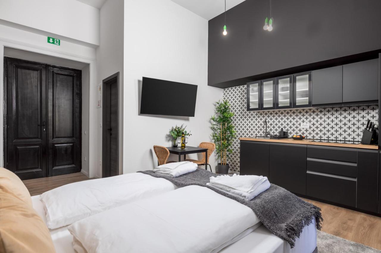 Apartments & Rooms One World Rijeka Buitenkant foto