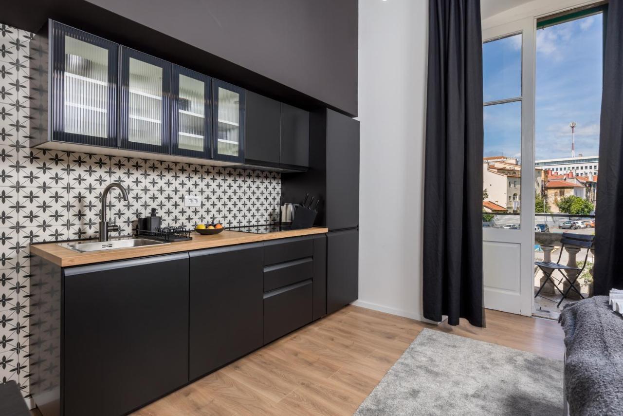 Apartments & Rooms One World Rijeka Buitenkant foto