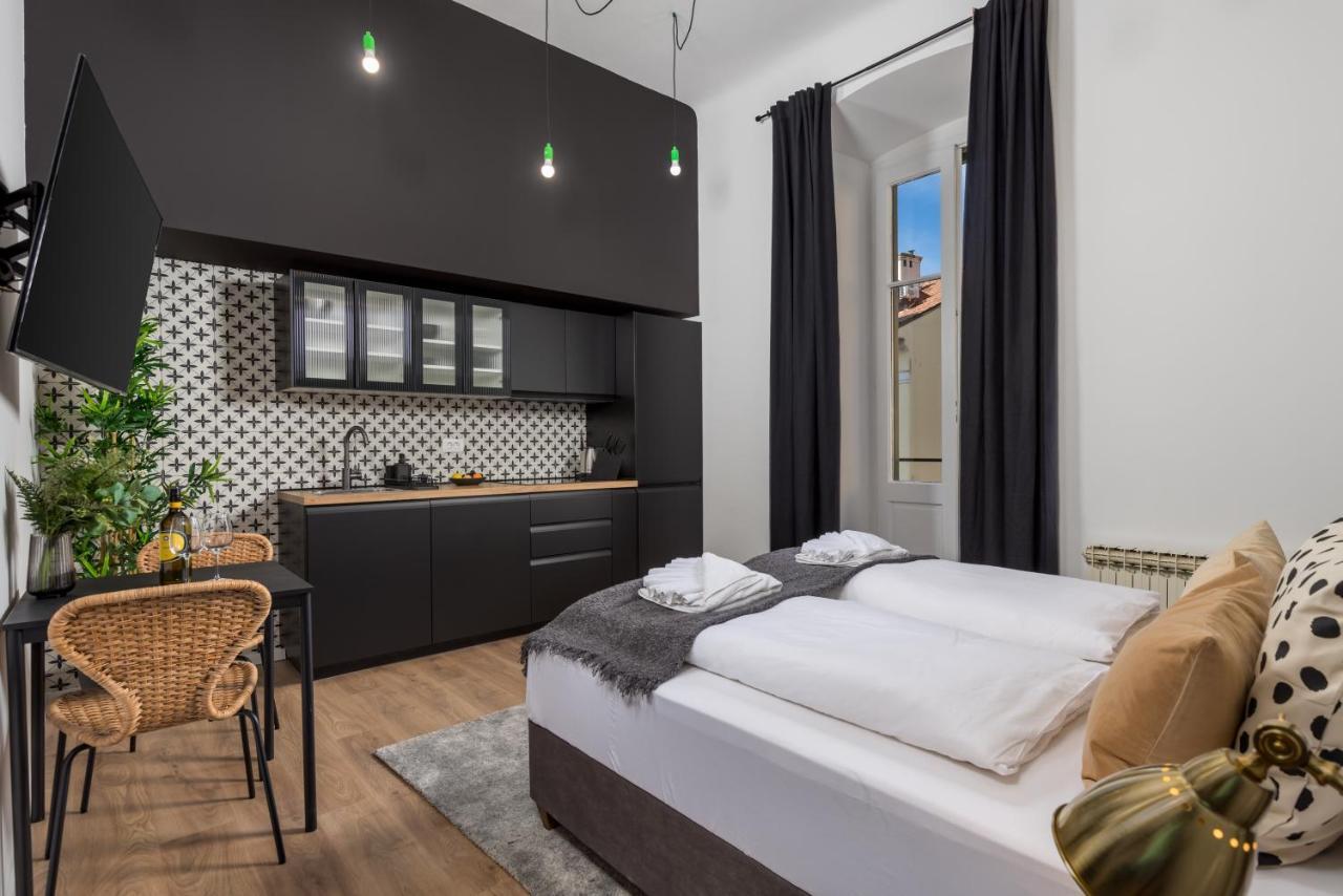 Apartments & Rooms One World Rijeka Buitenkant foto