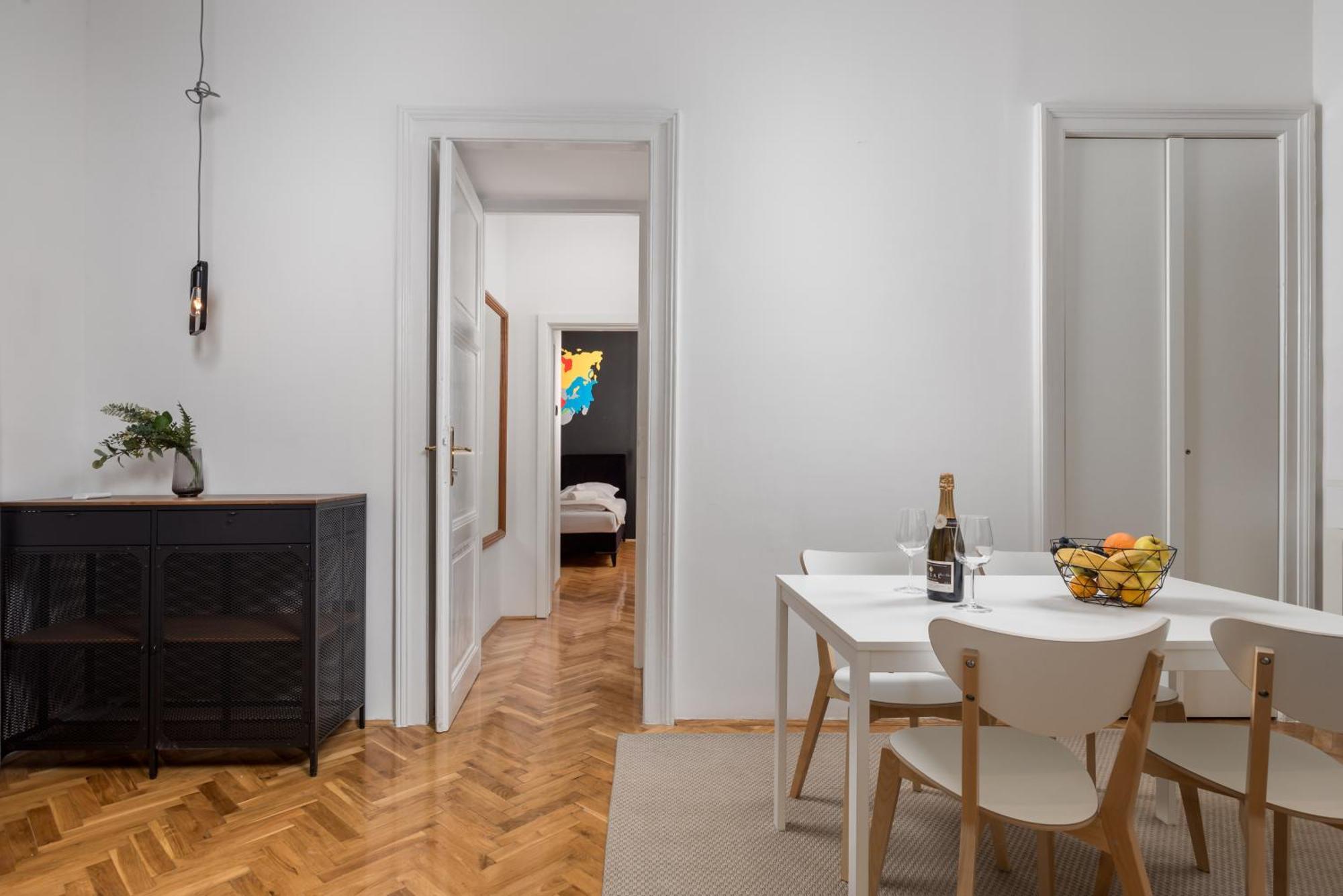 Apartments & Rooms One World Rijeka Buitenkant foto