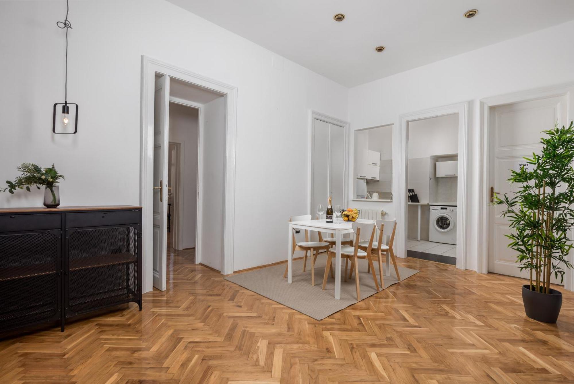 Apartments & Rooms One World Rijeka Buitenkant foto