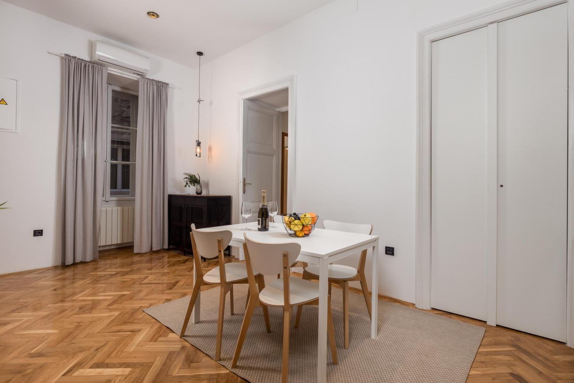 Apartments & Rooms One World Rijeka Buitenkant foto